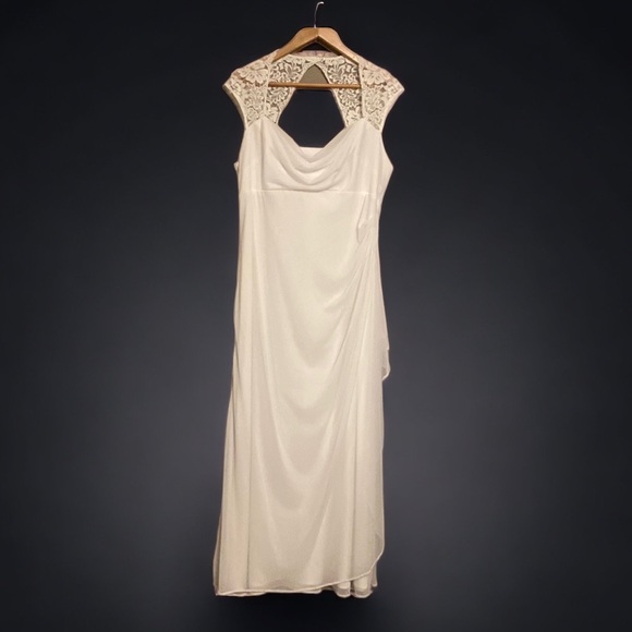 Wedding Dress - Picture 1 of 5